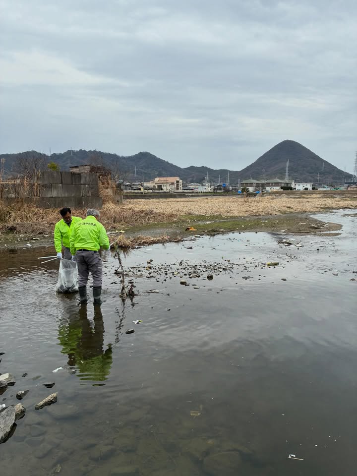 高松市円座町の新池を清掃しました(2026.03)